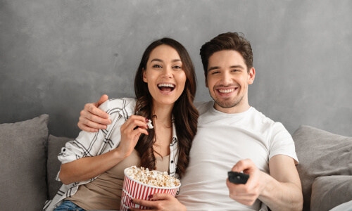 couple eating popcorn